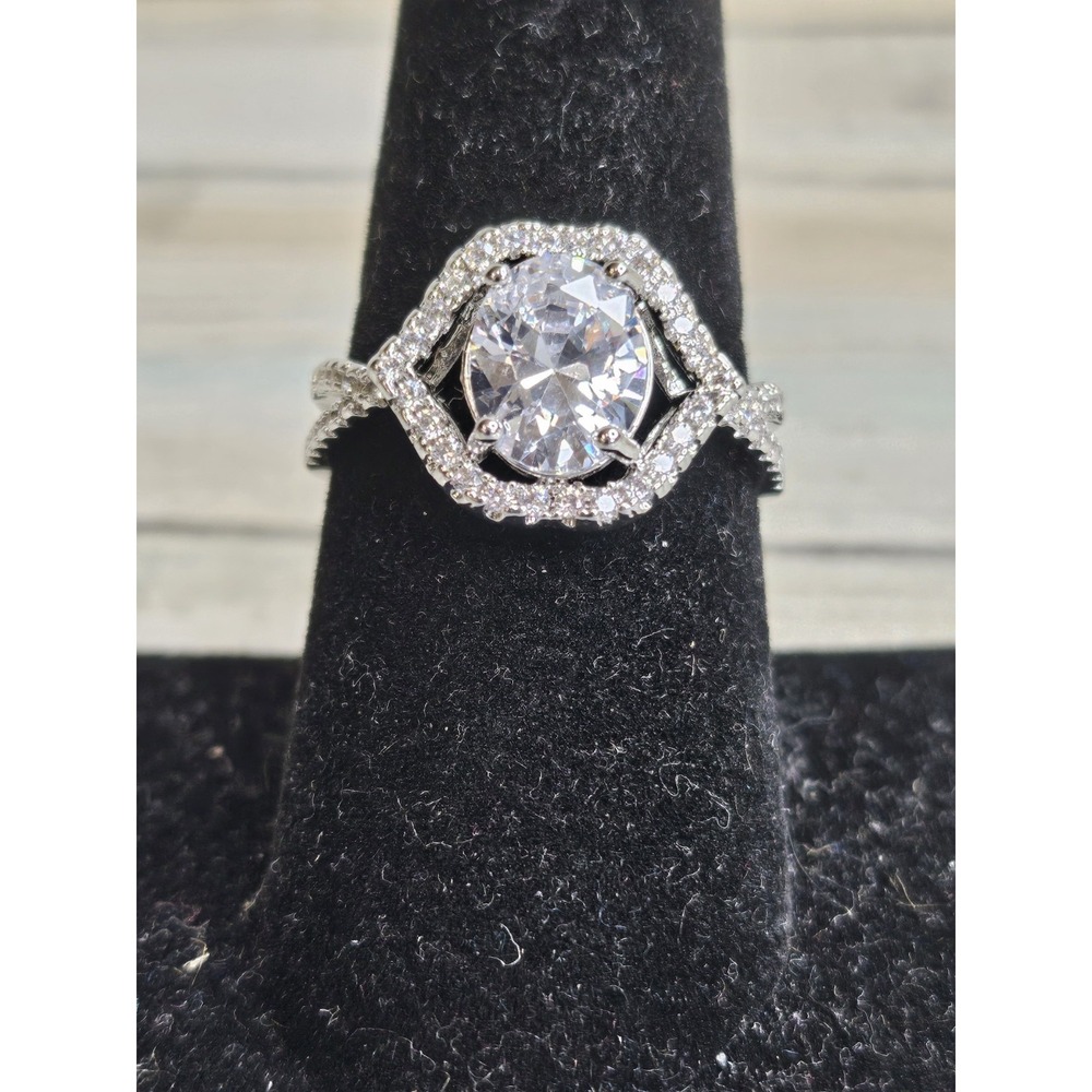 CZ Silver Tone Costume Fashion Halo Ring‎ size 8 NWT